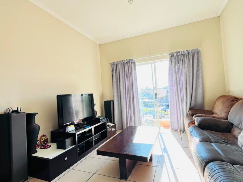 2 Bed Apartment in Beacon Bay North for Sale - Photo 6