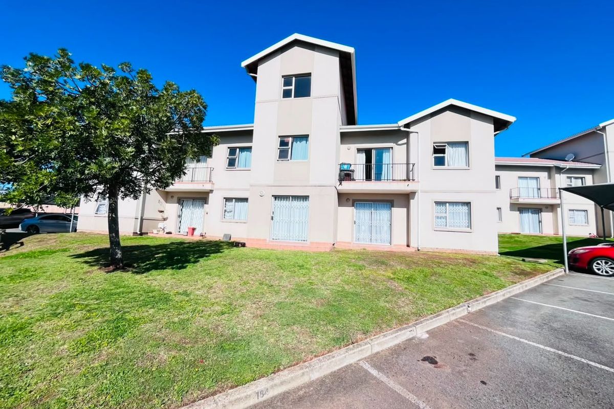 2 Bed Apartment in Beacon Bay North for Sale - Photo 3