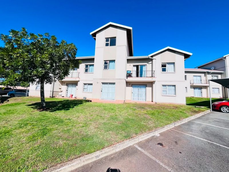 2 Bed Apartment in Beacon Bay North for Sale - Photo 3