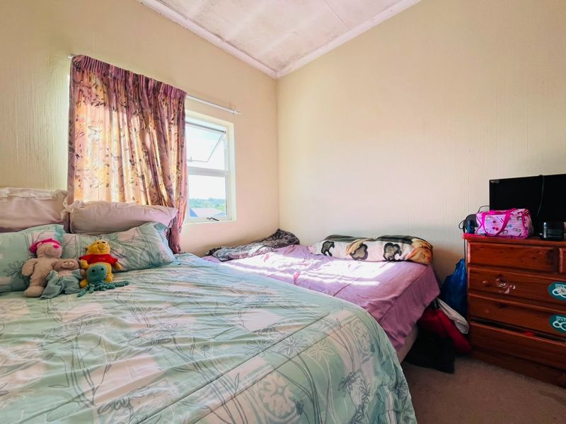 2 Bed Apartment in Beacon Bay North for Sale - Photo 9