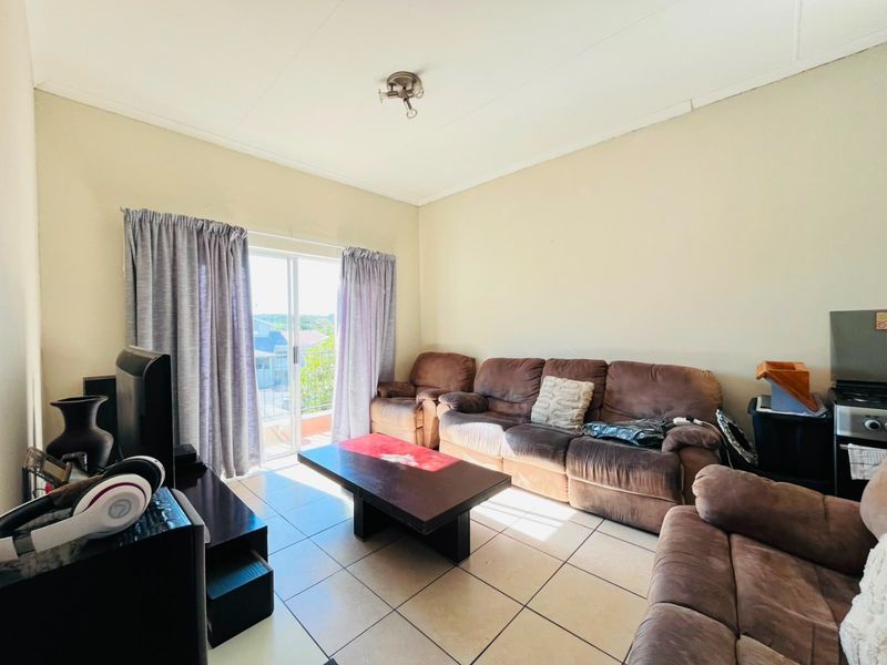 2 Bed Apartment in Beacon Bay North for Sale - Photo 8