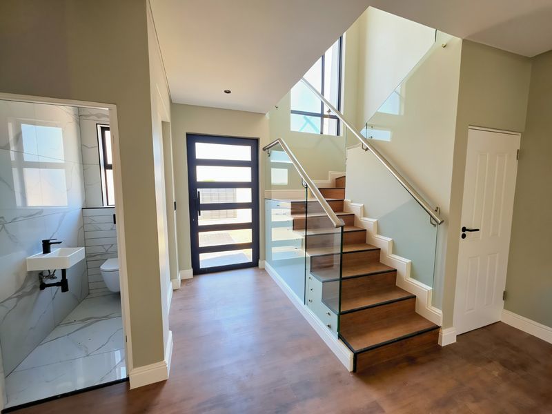 New Build in Popular Sandown Enclave – 4 Beds, Double Garage - Photo 2