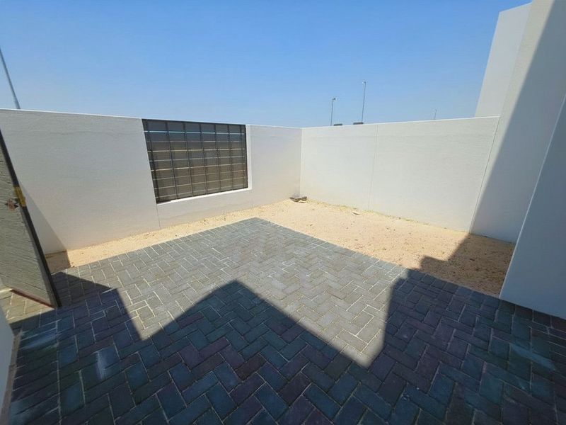 New Build in Popular Sandown Enclave – 4 Beds, Double Garage - Photo 5
