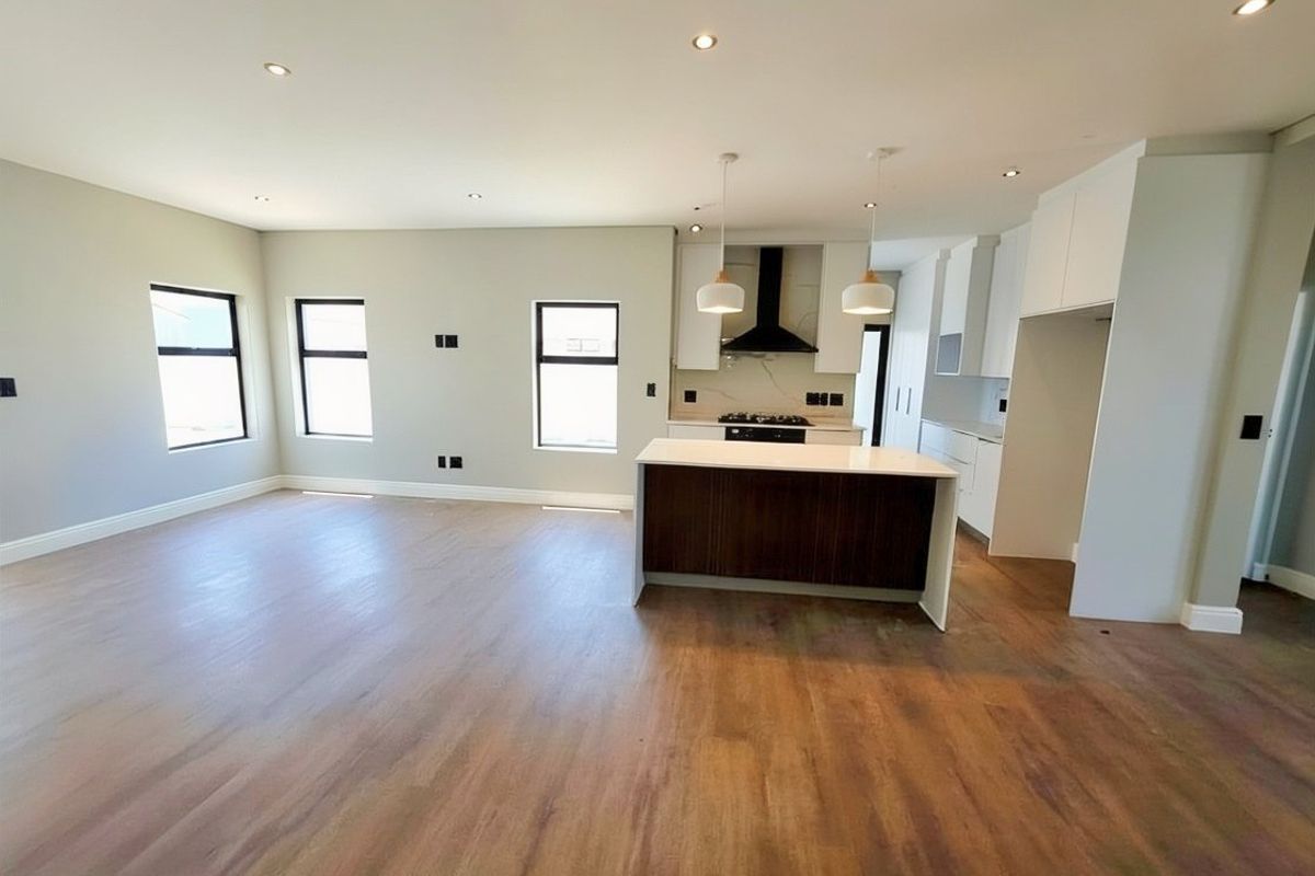 New Build in Popular Sandown Enclave – 4 Beds, Double Garage - Photo 4