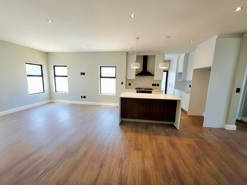 New Build in Popular Sandown Enclave – 4 Beds, Double Garage - Photo 4
