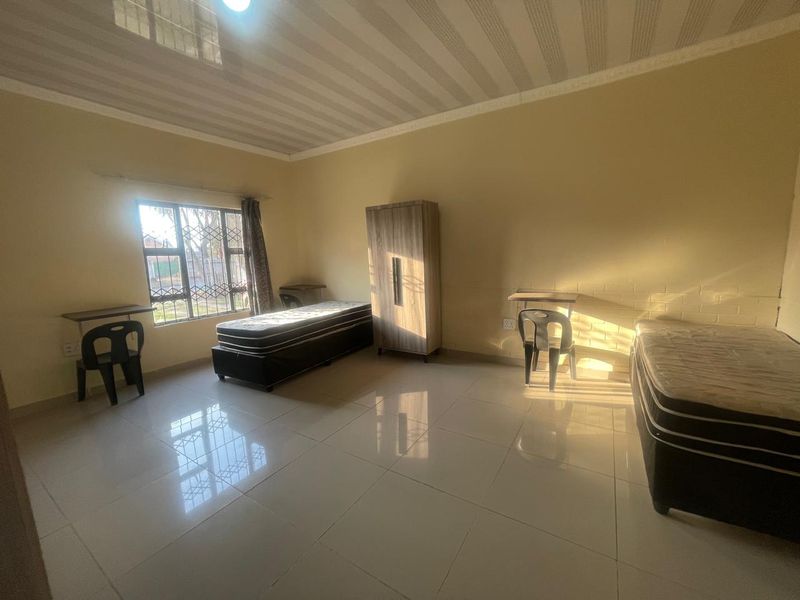 8 Bed Student accommodation or Air BnB Potential or Large family home For Sale- Priced well- Scottsville - Photo 3