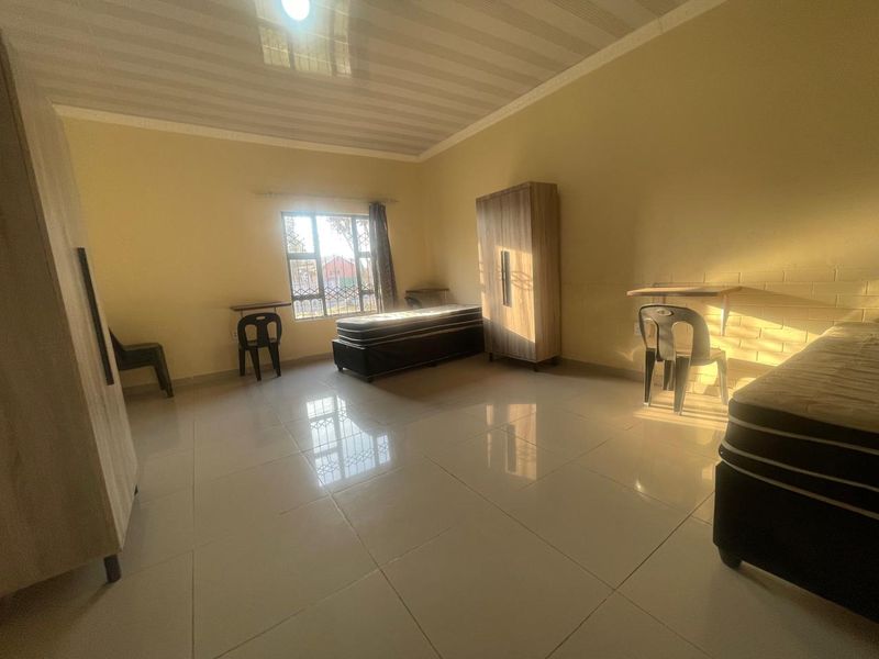 8 Bed Student accommodation or Air BnB Potential or Large family home For Sale- Priced well- Scottsville - Photo 10