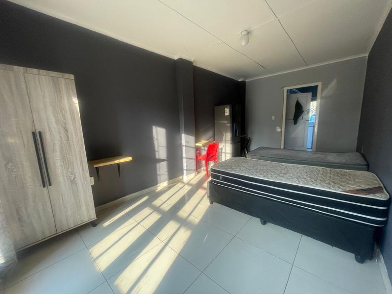 8 Bed Student accommodation or Air BnB Potential or Large family home For Sale- Priced well- Scottsville - Photo 2