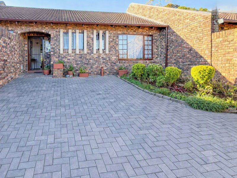 Where Comfort Meets Character and the Braai’s Always Hungry for Company!