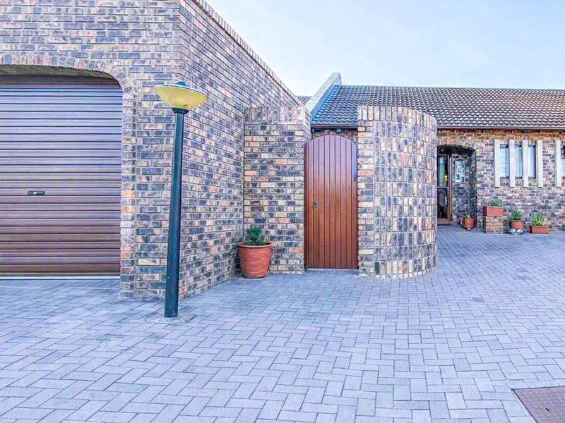 Where Comfort Meets Character and the Braai’s Always Hungry for Company! - Photo 2