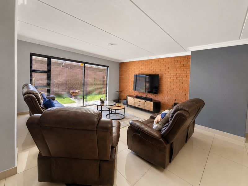 Exclusive North-Facing Duplex in Augusta – Nearly New, Beautifully Upgraded and Move-In Ready - Photo 10