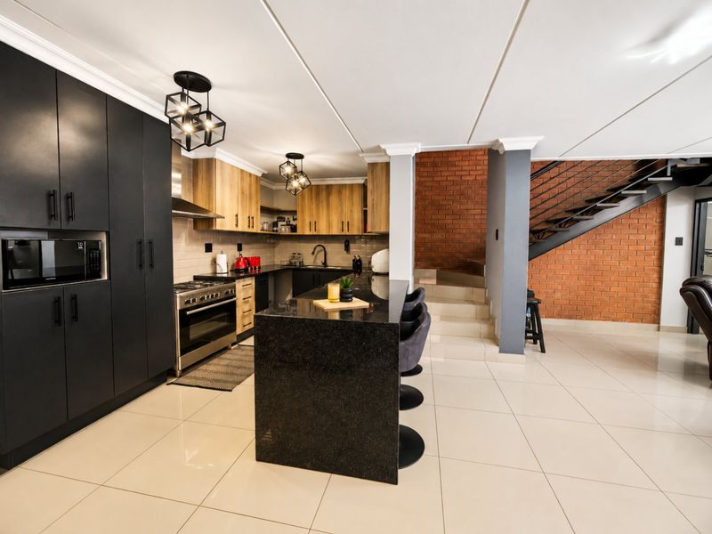 Exclusive North-Facing Duplex in Augusta – Nearly New, Beautifully Upgraded and Move-In Ready - Photo 8