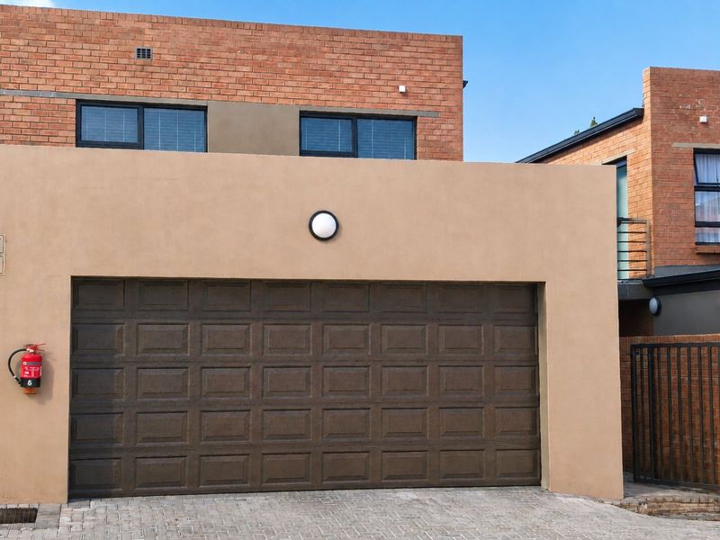 Exclusive North-Facing Duplex in Augusta – Nearly New, Beautifully Upgraded and Move-In Ready - Photo 4