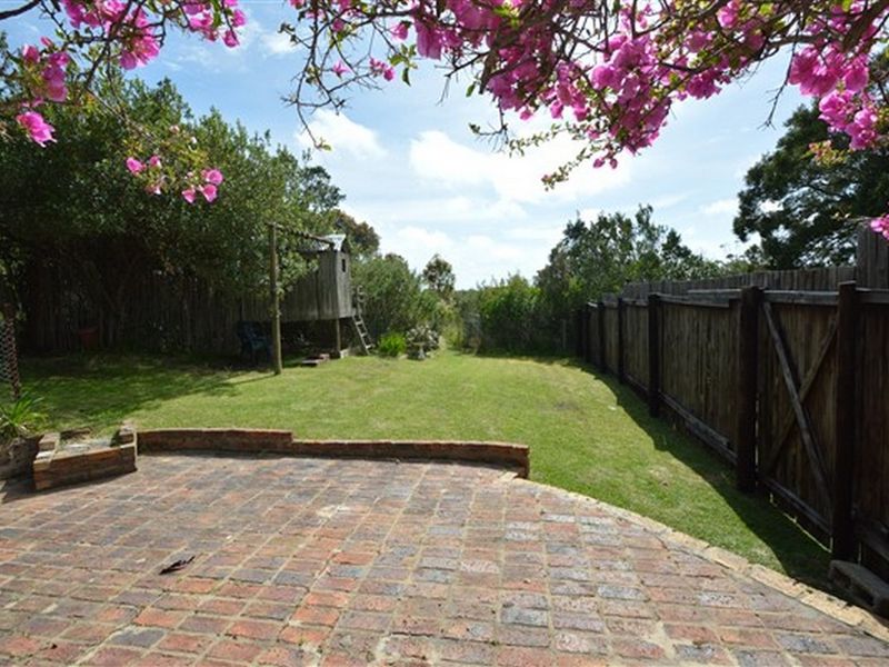 Charming 2 Bedroom Semi-Furnished Cottage with Mountain Views - Photo 3