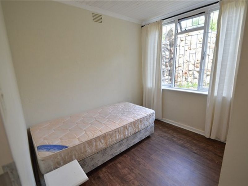 Charming 2 Bedroom Semi-Furnished Cottage with Mountain Views - Photo 10