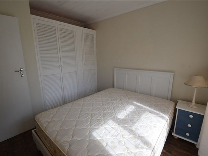 Charming 2 Bedroom Semi-Furnished Cottage with Mountain Views - Photo 9