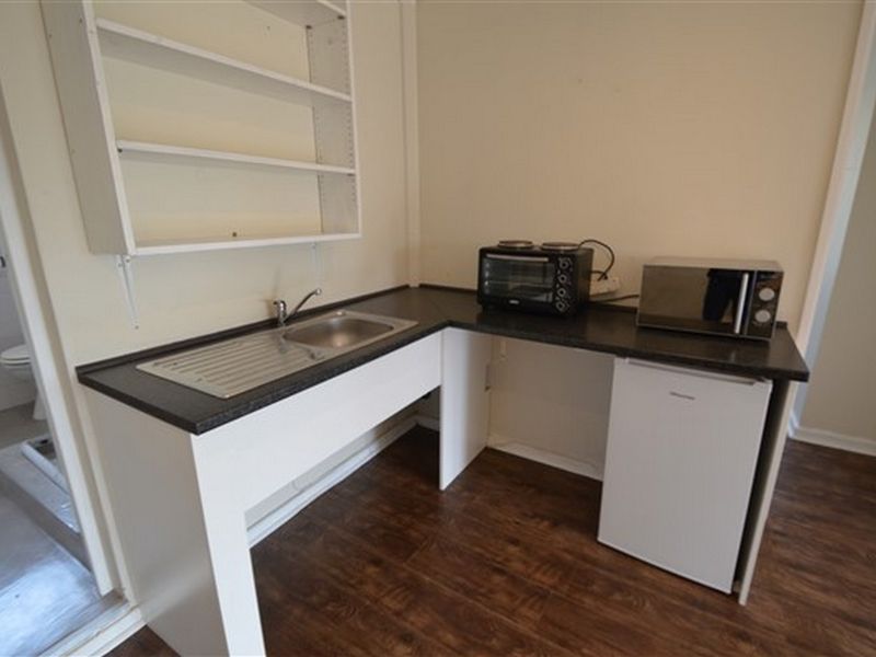 Charming 2 Bedroom Semi-Furnished Cottage with Mountain Views - Photo 7