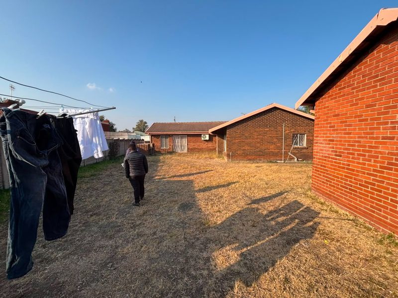 5 bedroom Home for sale in Van Riebeek Park.  - Photo 5