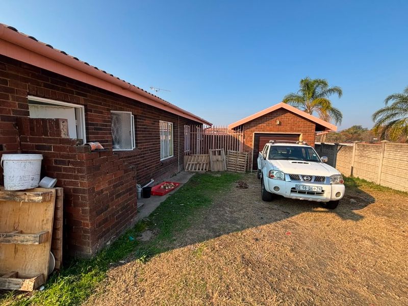 5 bedroom Home for sale in Van Riebeek Park.  - Photo 4