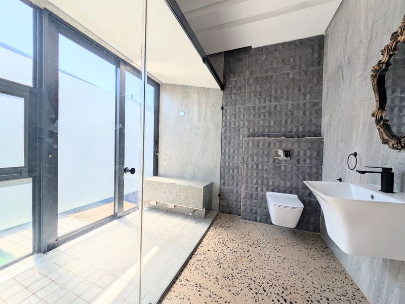  Luxury Coastal Living in Gold Coast Estate, Sibaya  - Stunning 4 bedroom all ensuite home  - available now - Photo 6