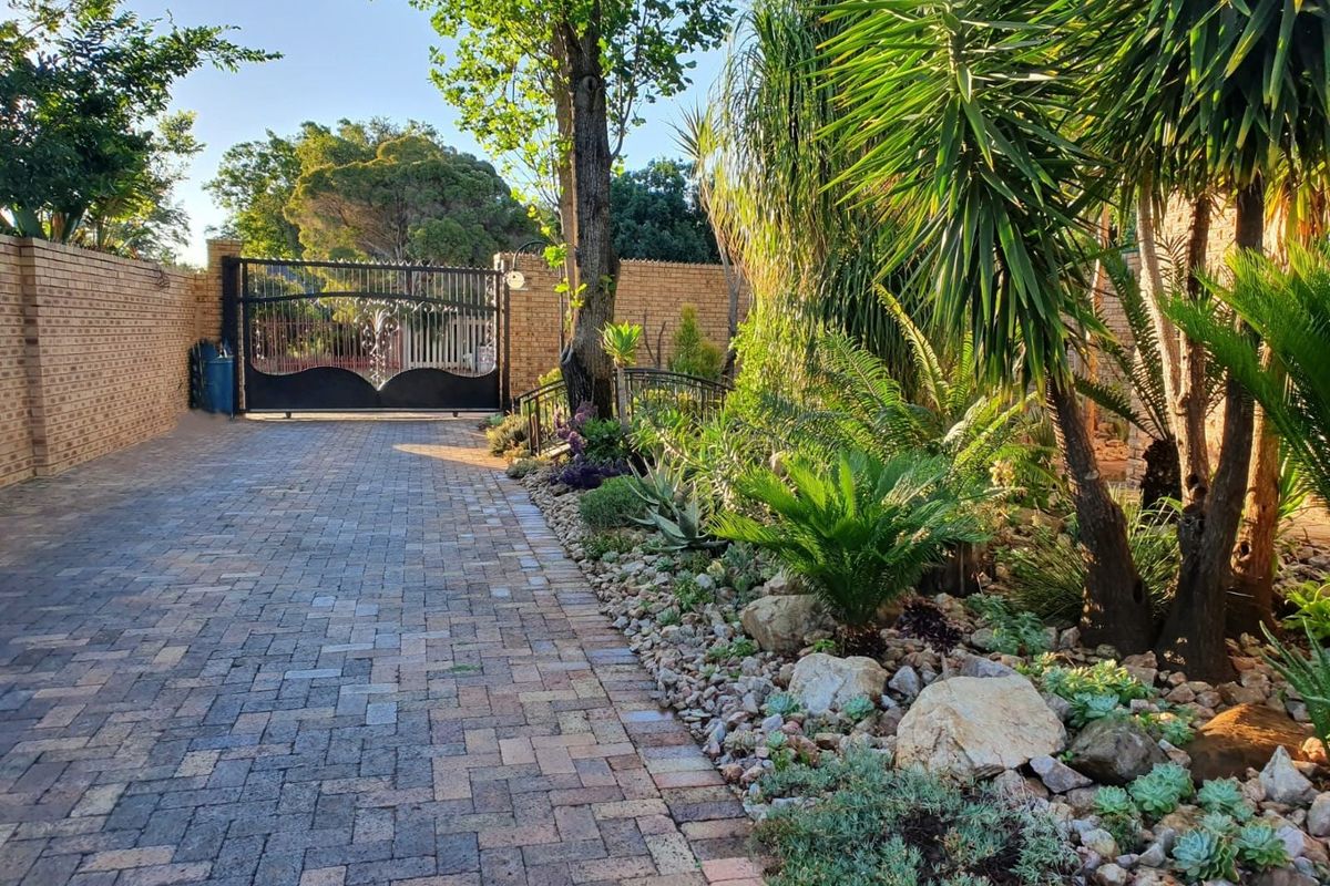 A Once-in-a-Lifetime Masterpiece – The Most Unique Property Flimieda Has Ever Seen....SOLE MANDATE - Photo 4