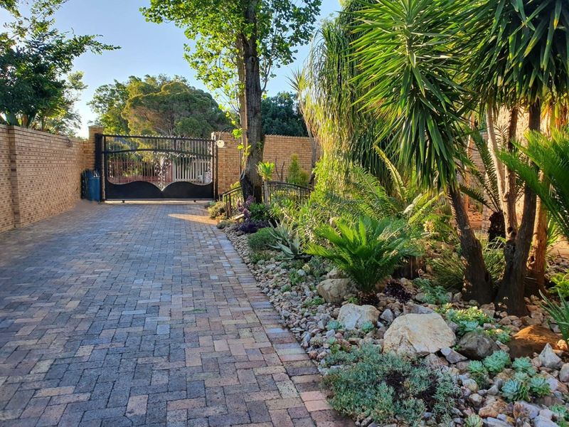 A Once-in-a-Lifetime Masterpiece – The Most Unique Property Flimieda Has Ever Seen....SOLE MANDATE - Photo 3