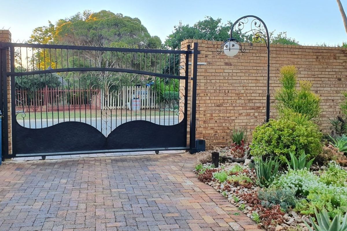 A Once-in-a-Lifetime Masterpiece – The Most Unique Property Flimieda Has Ever Seen....SOLE MANDATE - Photo 3