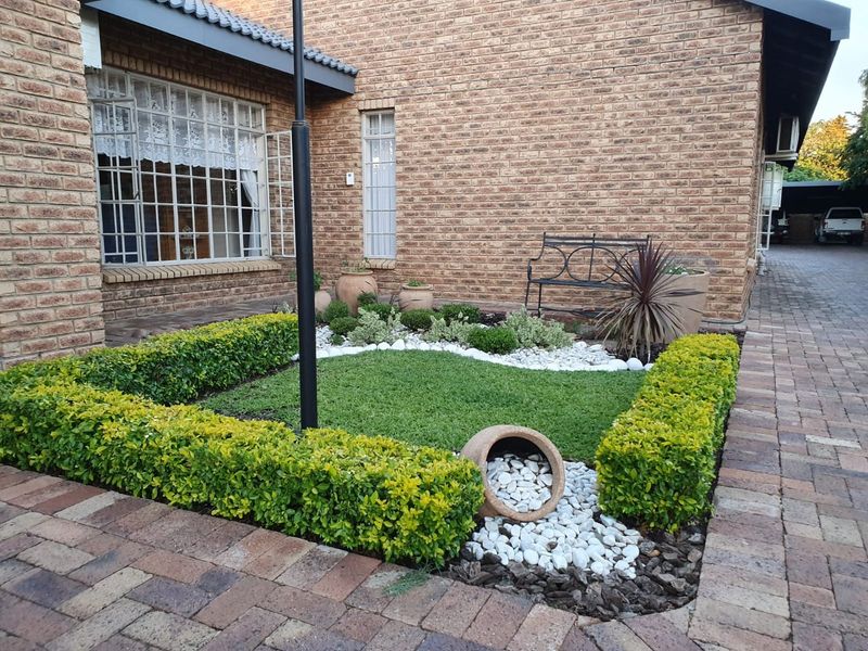 A Once-in-a-Lifetime Masterpiece – The Most Unique Property Flimieda Has Ever Seen....SOLE MANDATE - Photo 5