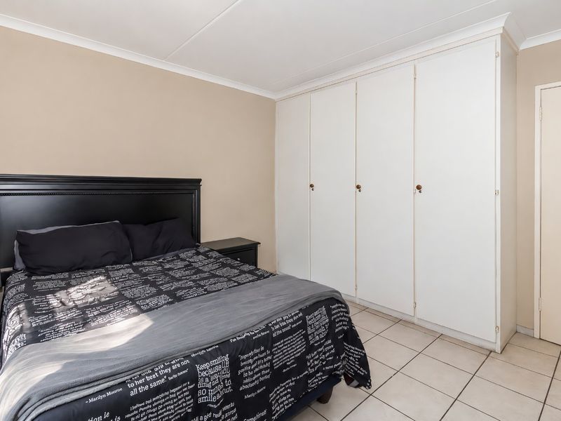Stylish 2-Bed Flat in Impala Park - Photo 9