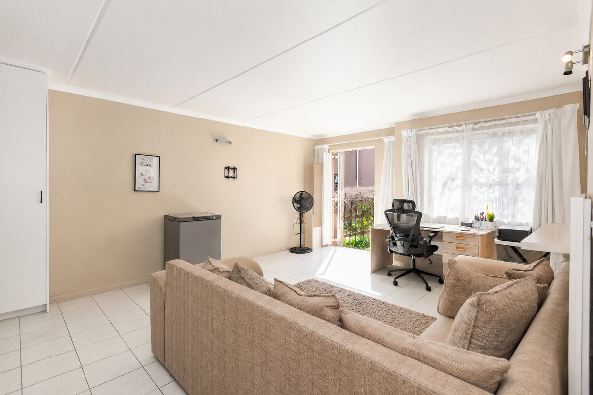 Stylish 2-Bed Flat in Impala Park - Photo 4