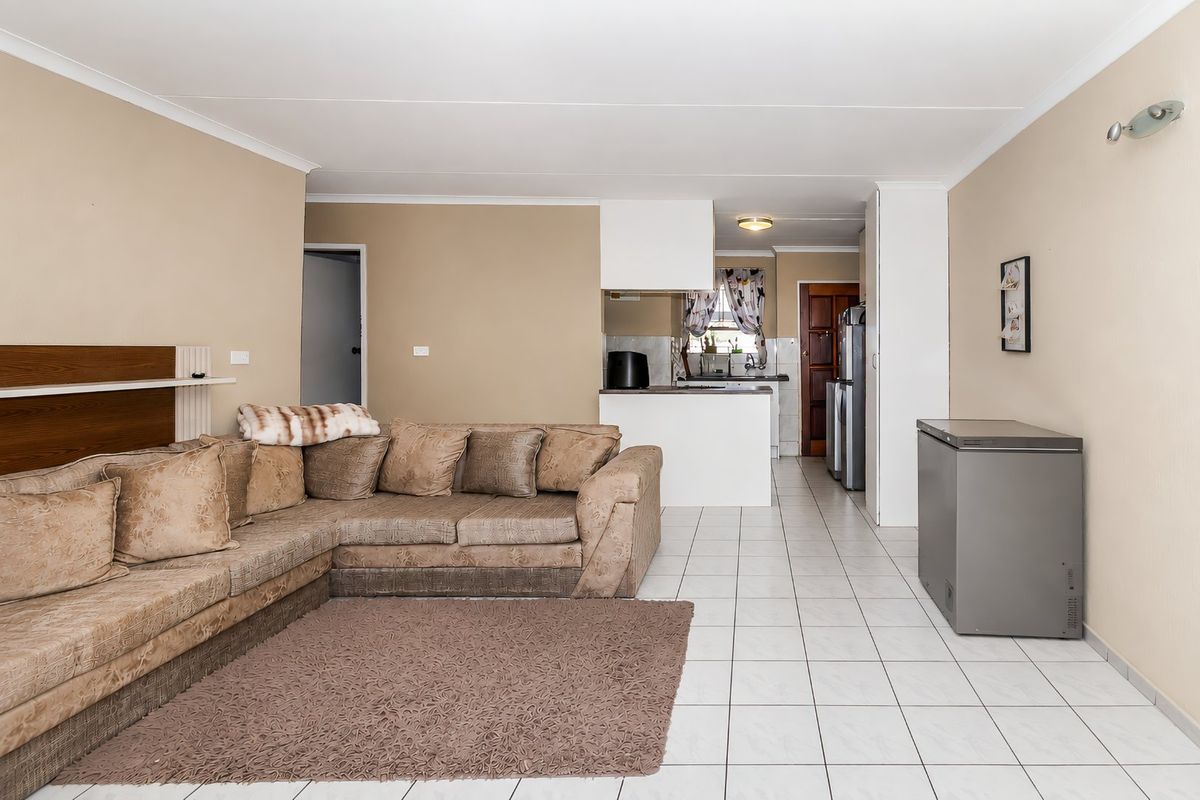 Stylish 2-Bed Flat in Impala Park - Photo 3