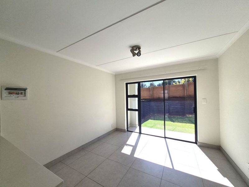 Stylish 1-Bedroom Townhouse with Private Garden & Pool Access - Photo 7