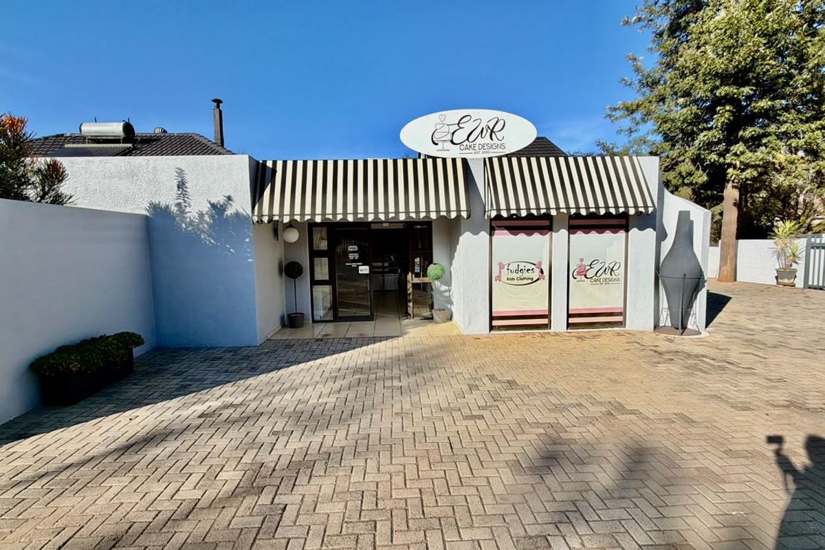 4 Bedroom House in Wilkoppies - Photo 2