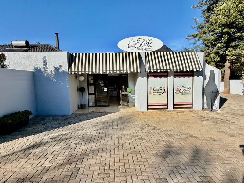 4 Bedroom House in Wilkoppies - Photo 2