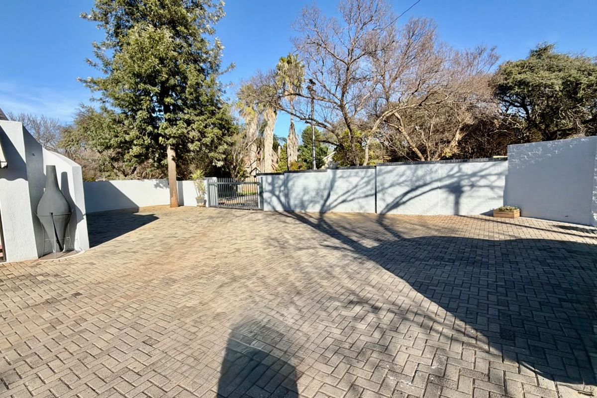 4 Bedroom House in Wilkoppies - Photo 3