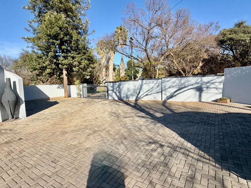 4 Bedroom House in Wilkoppies - Photo 3