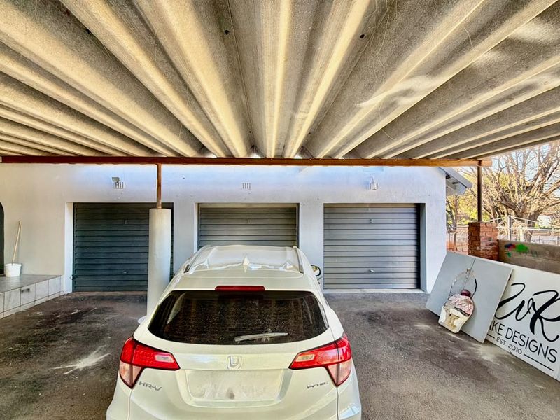 4 Bedroom House in Wilkoppies - Photo 8