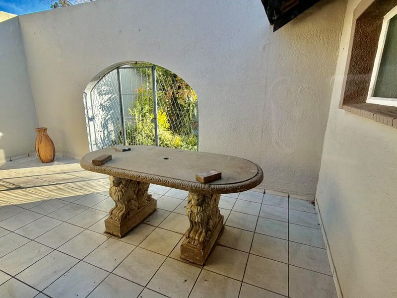 4 Bedroom House in Wilkoppies - Photo 6