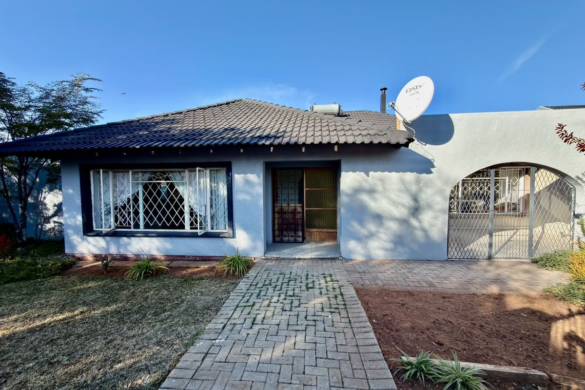 4 Bedroom House in Wilkoppies - Photo 5