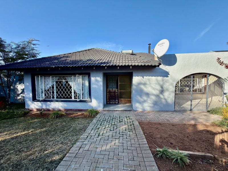 4 Bedroom House in Wilkoppies - Photo 5