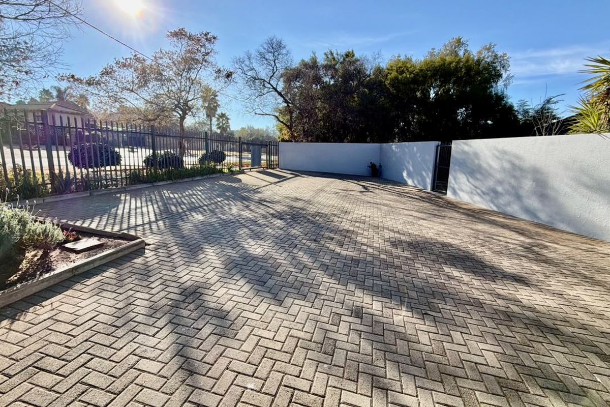 4 Bedroom House in Wilkoppies - Photo 4