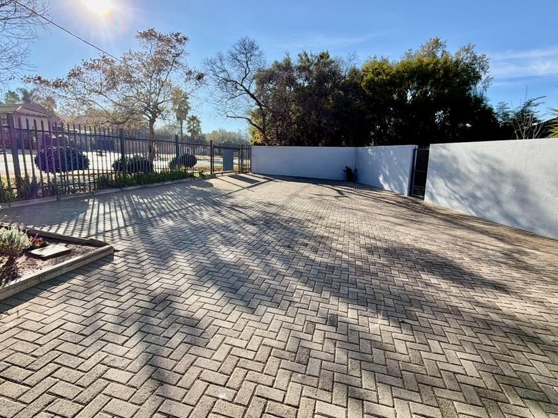 4 Bedroom House in Wilkoppies - Photo 4