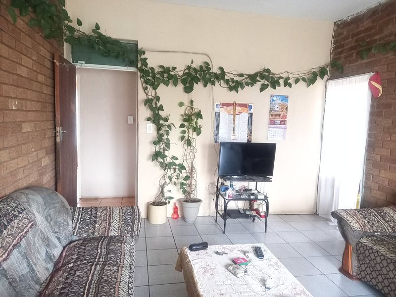 8 Bed House in Actonville for Sale