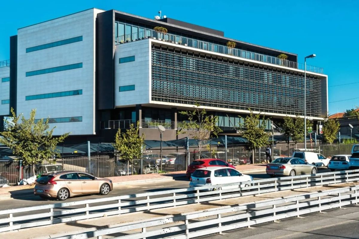 148 Katherine: Refurbished Corporate Masterpiece with Unrivalled Highway Exposure - Photo 3