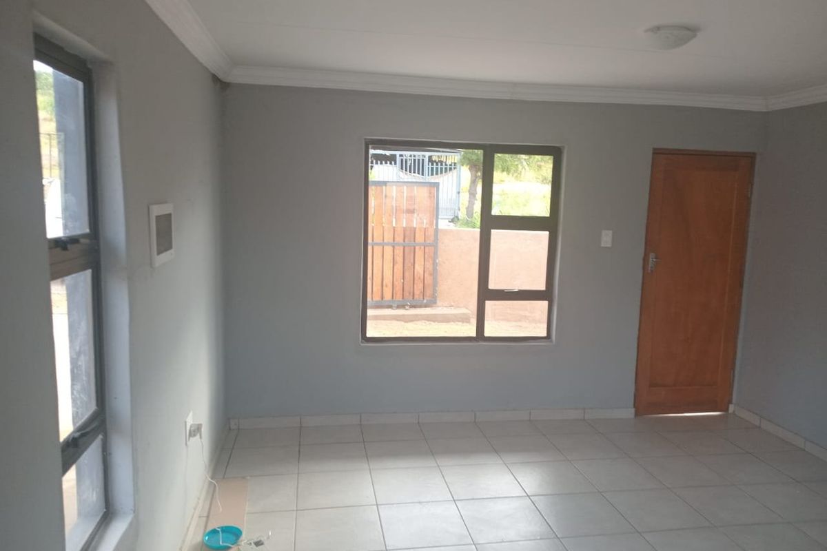 Newly Renovated 2-Bed Home in Mapobane Block S | R625,000 - Photo 4