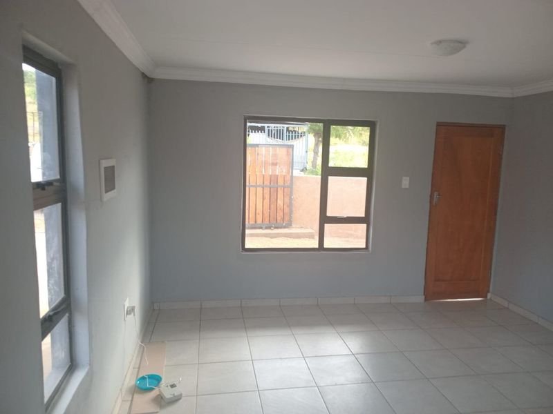 Newly Renovated 2-Bed Home in Mapobane Block S | R625,000 - Photo 4