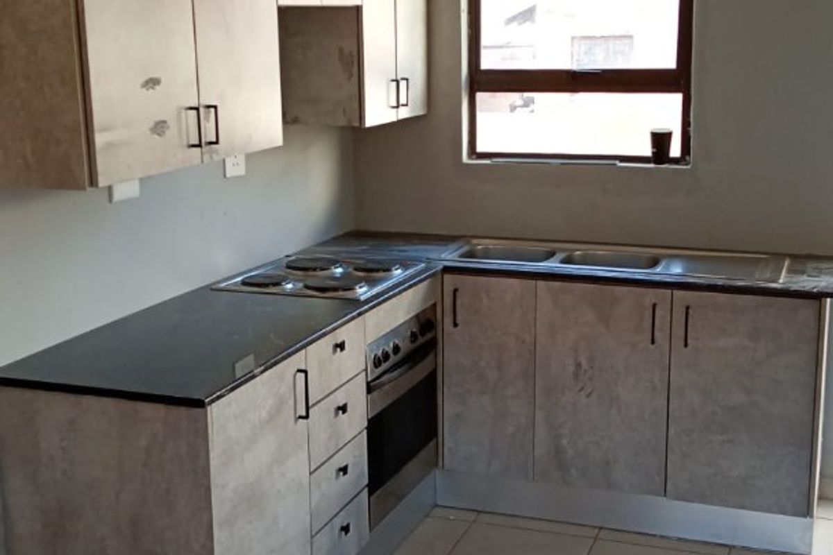 Newly Renovated 2-Bed Home in Mapobane Block S | R625,000 - Photo 2