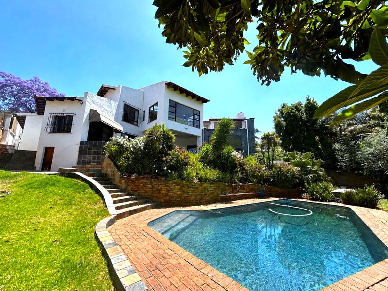 Stunning 5 Bed, 5.5 Bath Home for Sale in the Picturesque Hills of Northcliff - Photo 2