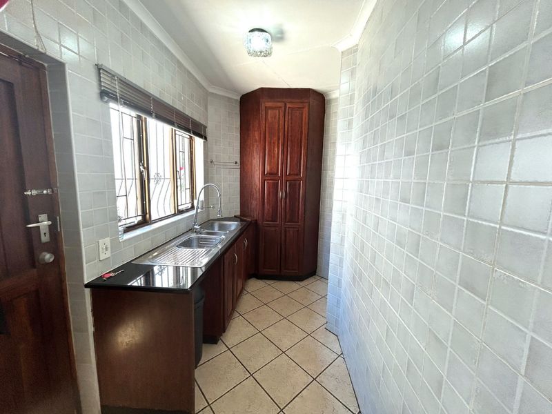 Stunning 5 Bed, 5.5 Bath Home for Sale in the Picturesque Hills of Northcliff - Photo 10