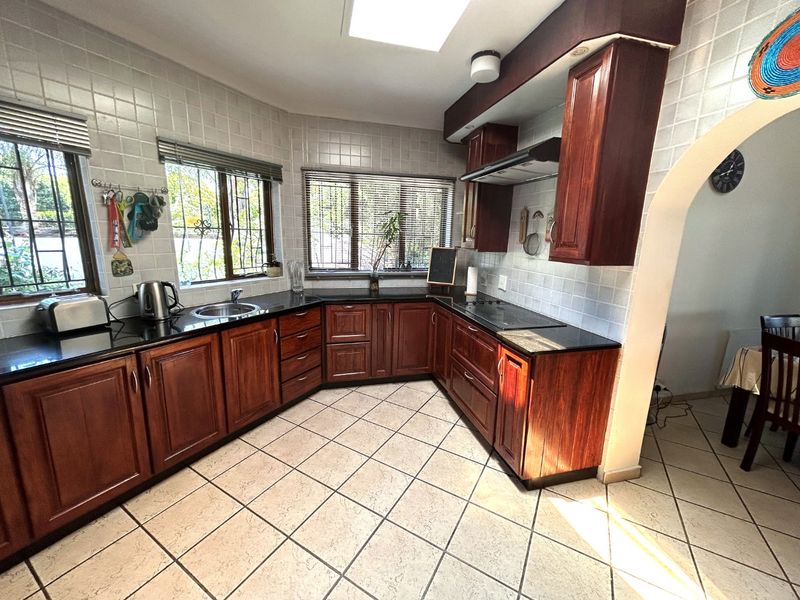 Stunning 5 Bed, 5.5 Bath Home for Sale in the Picturesque Hills of Northcliff - Photo 9